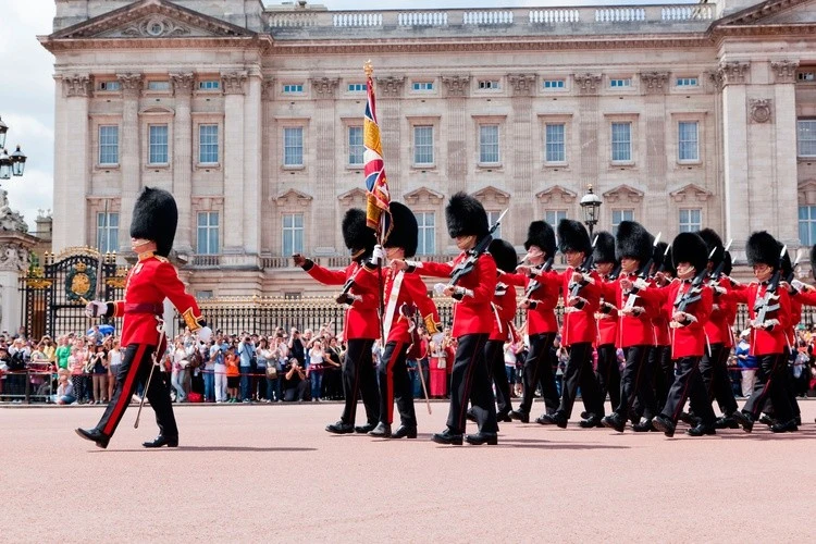 Buckingham palace guards
