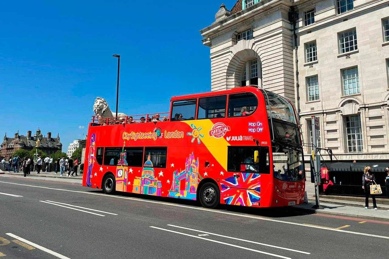 Hop-on-Hop-off London Street