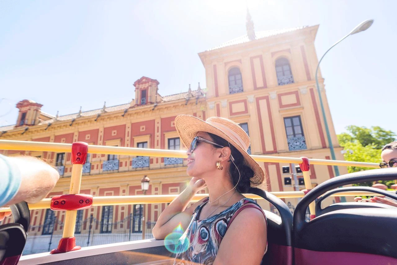 Passing by St. Telmo's Palace